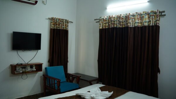 Single Room 2 - Image 4